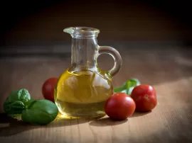 ¡Descubre el poder del aceite de oliva en tu cabello durante la noche!