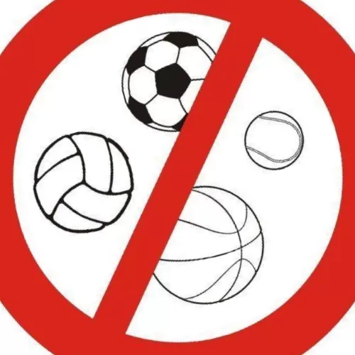 prohibido jugar a la pelota